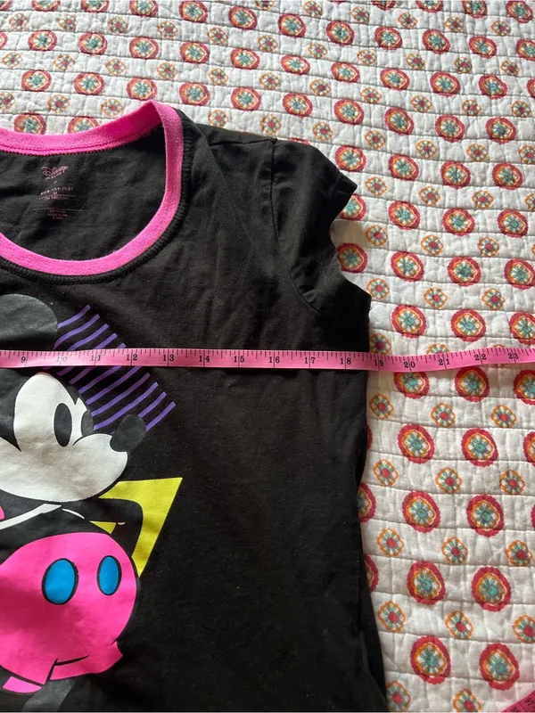 Official Disney Parks 80s Retro Mickey Mouse Shirt size medium - Image 6