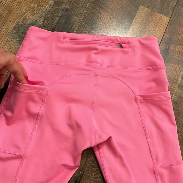 Nike biker shorts with side pockets - Image 2