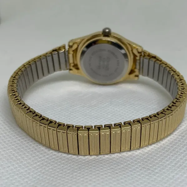 Vintage advance women’s gold tone watch 24mm round case quartz analog running - Image 4