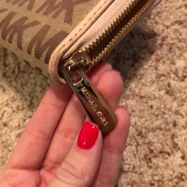 MOVING SALE! [AUTHENTIC] Michael Kors Wallet - Image 3