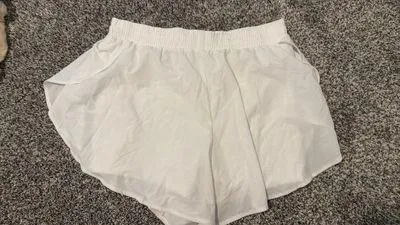 Women’s All in Motion High-Rise Flutter Shorts M - Image 3