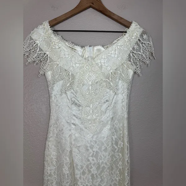 Loralie Original Vintage 90’s Off The Shoulder Lace Wedding Dress White size 4 - Image 3