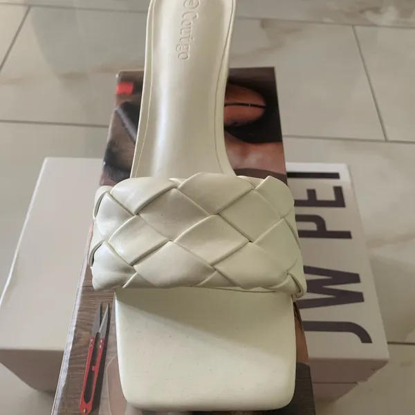 Women's White Heel Sandals Size 8 - Image 2