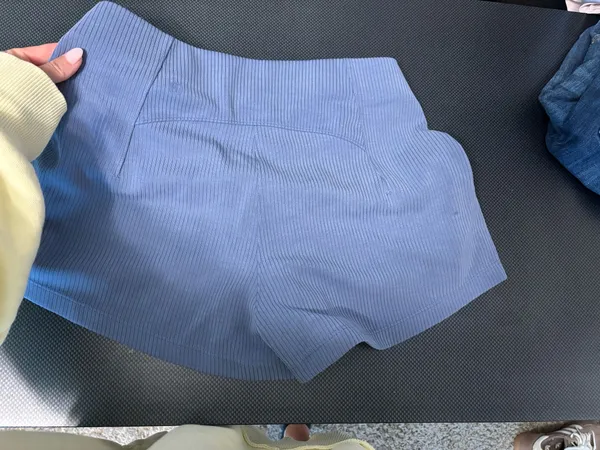 Lululemon Softstreme Shorts 4" - Image 3