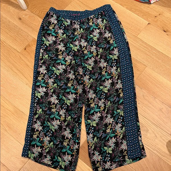 Anthropologie ett:twa Tropical Print Wide-Leg Pants -‎ large - Image 3