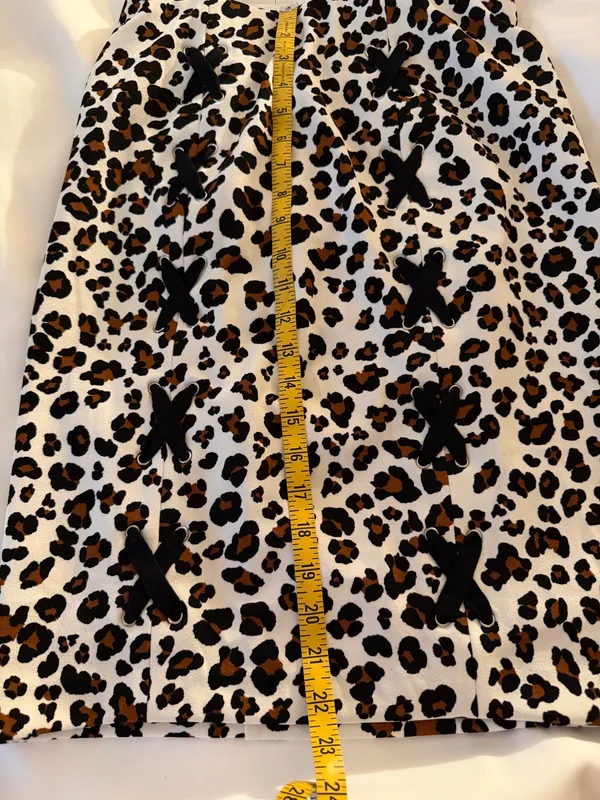 BOLD elements Leopard Print Pencil Skirt with Black Lace-Up X Details - Image 5