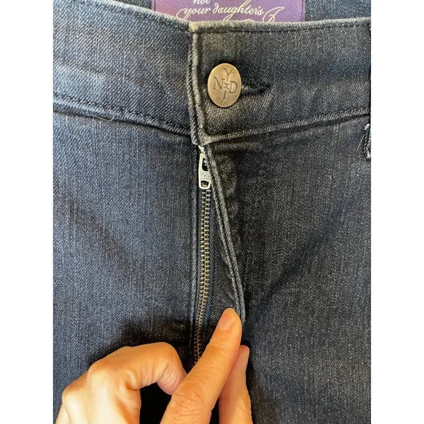 NYDJ‎ Straight Leg Mid Rise Dark Wash Jeans With Jeweled Back Pockets Size 8 - Image 5