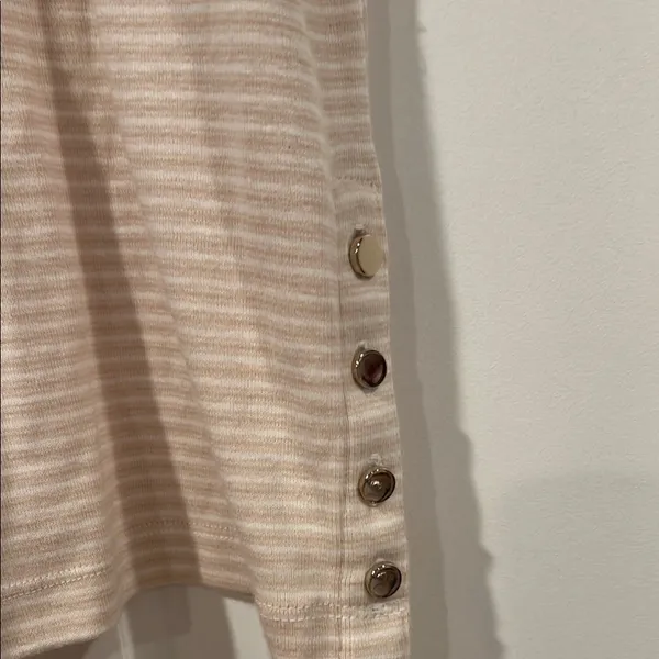 Ann Taylor blush and white T-Shirt‎ with gold button accents XL - Image 2