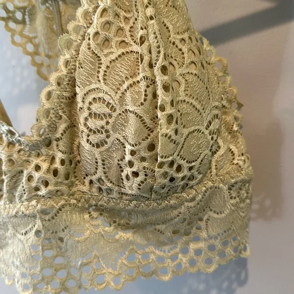 Listicle Medium Light Green Lace‎ Bralette - Image 6