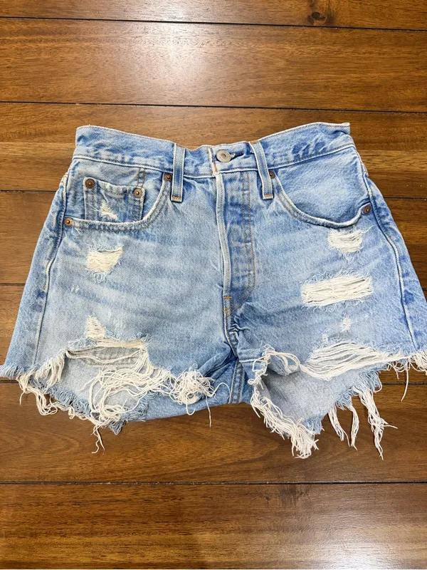 Levi’s 501 Women’s W24 High Rise Distressed Cutoff Denim Shorts Light Wash - Image 3