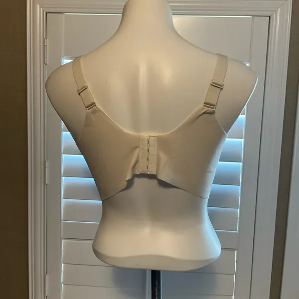 Wireless Comfort Longline Bra in Ivory Size undefined - Image 3