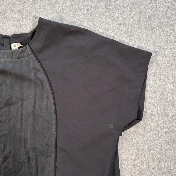 Lululemon Short Sleeve Top Women's 8 Black Zip Back Drawstring Waist Active Gym - Image 2