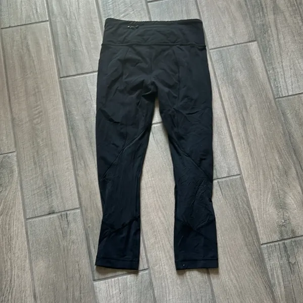 Lululemon black cropped leggings - Image 5