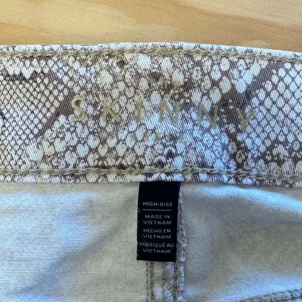 White House Black Market Snakeskin Skinny Jeans High Rise Python Print Neutral - Image 6
