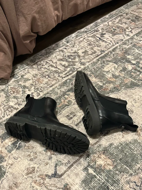 Black Chelsea boots Size 10 - Image 3