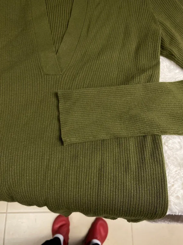 Babaton Aritzia McSweeney Ribbed Sweater Olive Green Collared V-Neck M NWOT - Image 6