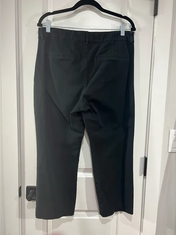Old Navy black High Rise, pixie straight leg - Image 4