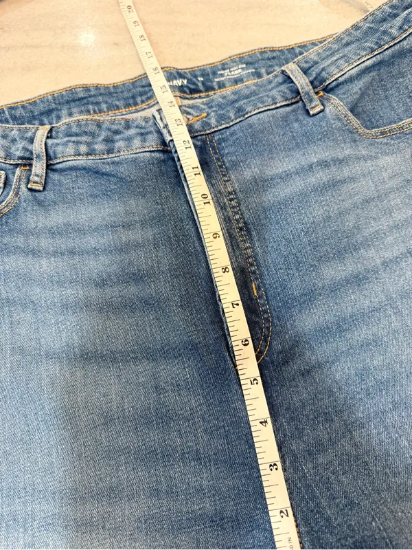 Old Navy Size 18 Higher High-Rise Flare Jeans Medium Wash Stretch Denim - Image 8