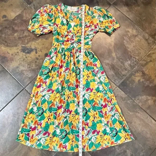 NWT Pink Martini Multicolor Floral V-neck Puff Sleeved Midi Dress - Image 8