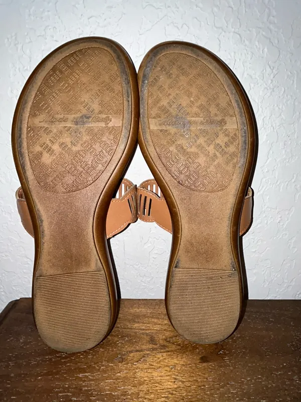 Italian Shoemakers Slip On Thong Triple Flower Sandal Shoes - Image 7
