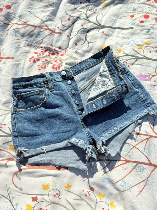 Levi’s 501 Denim Shorts Button Fly - Image 4