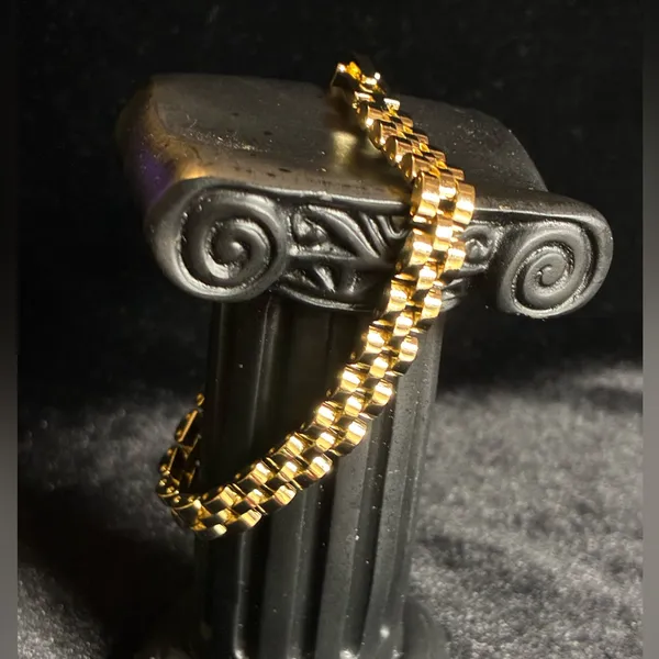Ladies Gold tone Rolex style Bracelet 7” - Image 3
