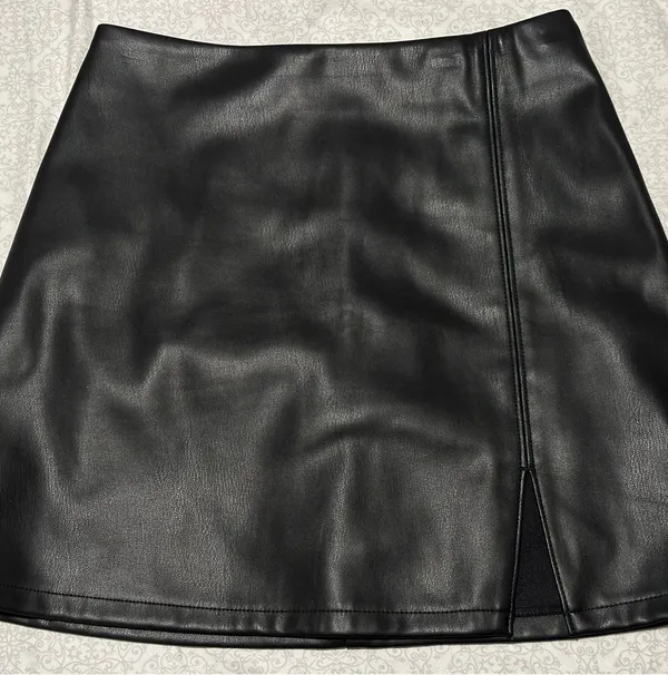 Hollister a-line faux leather mini skirt in black - Image 5