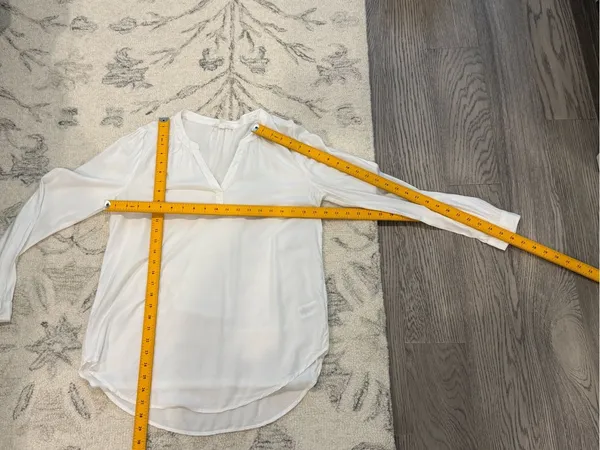 BeachLunchLounge White V-Neck Long Sleeve Blouse Medium - Image 11