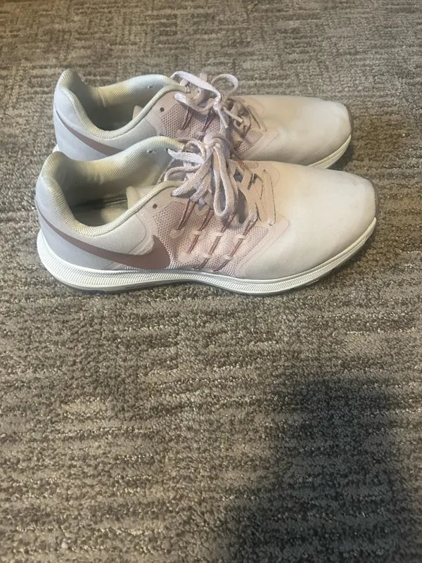 Nike running shoes women’s size 9.5 - Image 3