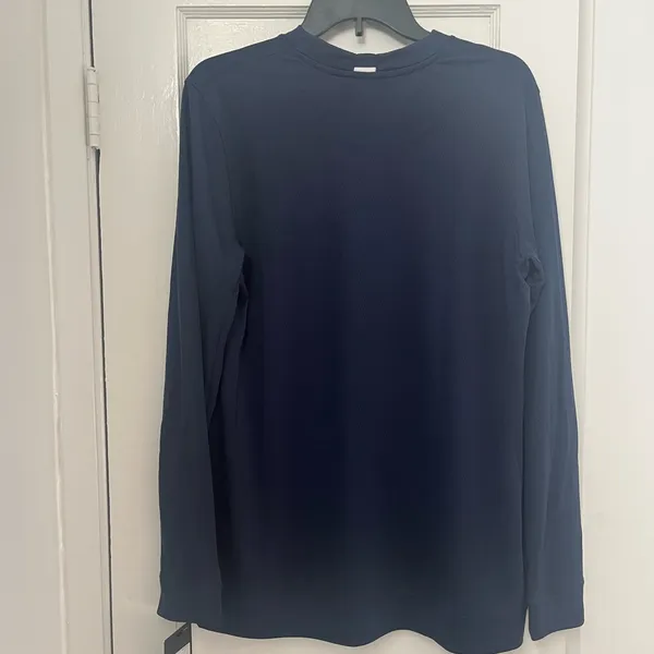 Nike Woman’s Dri fit basketball sports long sleeve shirt - Image 4
