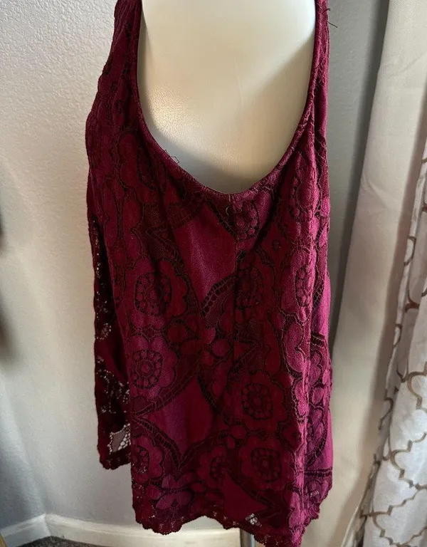 Doe & Rae Burgundy Sleeveless Lace Top Size M - Image 3