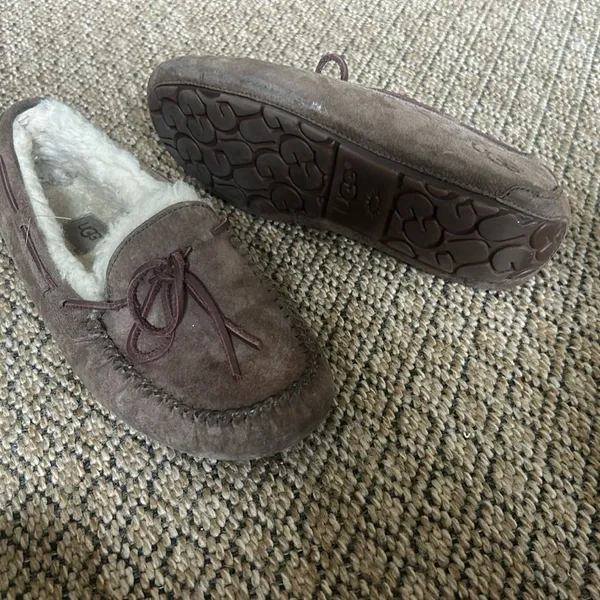Ugg Chocolate Brown Moccasin Slippers Size 9 - Image 6