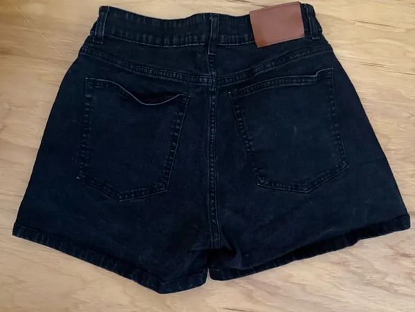 Black shorts Size M - Image 2