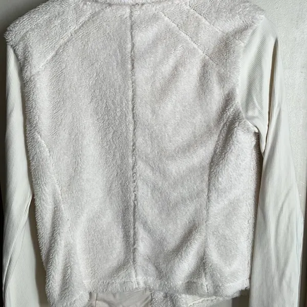 Alo Yoga Fleece Solstice Jacket in Natural White - Image 11