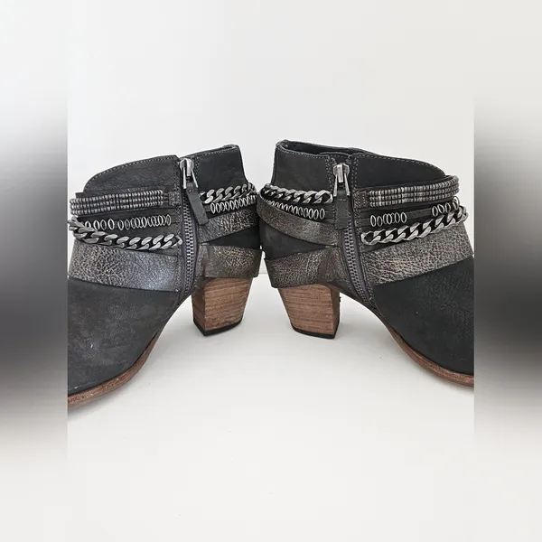 Dolce Vita Gray Suede Moto Ankle Boots Multi-Strap Buckle & Chain Details sz 8 - Image 3