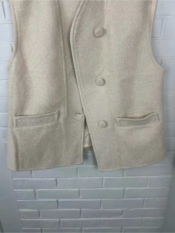 Amazon Cream Light Sherpa Boucle Knit Vest Size L - Image 4