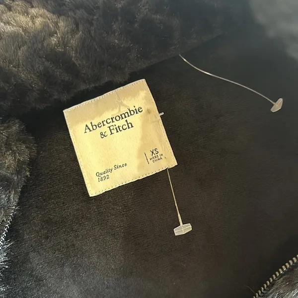 NWOT Abercrombie & Fitch Black 1/4 Zip Faux Fur Sherpa Heavyweight Jacket - Image 6