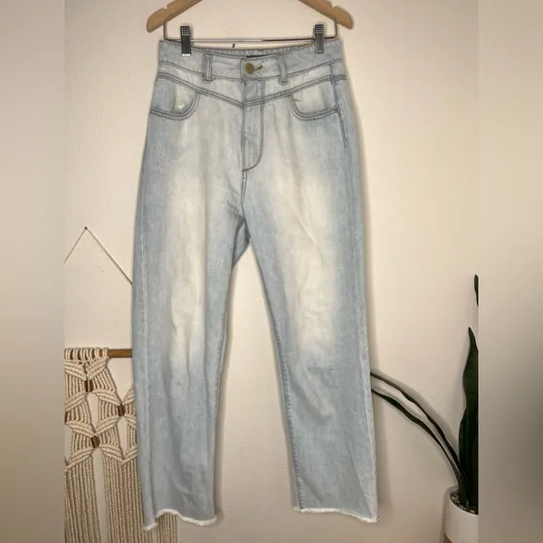 DL1961 Jeans Jerry High Rise Vintage Straight Leg Raw Hem Light Wash denim - Image 3