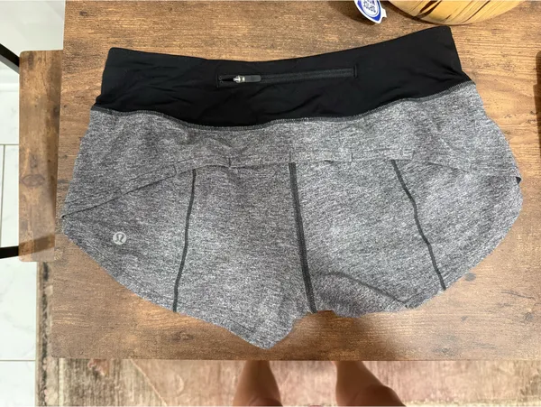 Lululemon Shorts Speed Up 2.5" - Image 2
