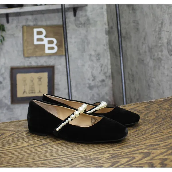 NWT On 34th Womens Sarrya Pearl Mary-Jane Flats 10019682600 Black Velvet 5.5M - Image 6