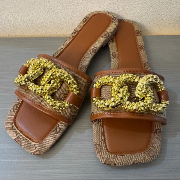 New. Elegant Women’s Flat Slide Sandals with Gold Chain Accent – Square Toe Tan Size 8 - Image 4
