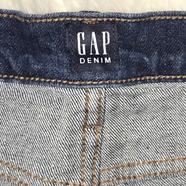 GAP Washwell Denim Shorts 26 Mid Rise 5" Inseam Cuffed‎ Raw Hem Blue Jean Shorts - Image 4