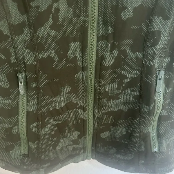 Lululemon Define Jacket Heritage Camo Dark Olive Green Twill Size 6 RARE - Image 6