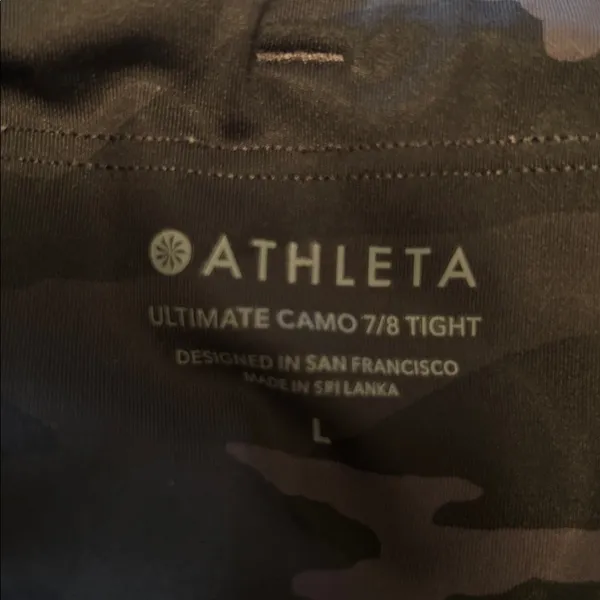 Athleta ultimate camo 7/8 stash pocket - Image 5
