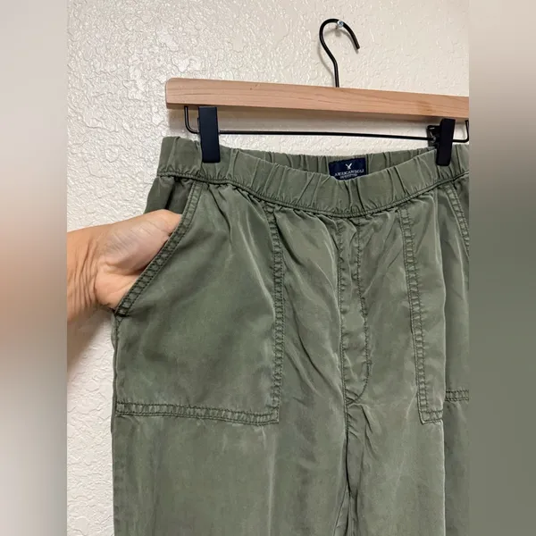 AMERICAN EAGLE OUTFITTERS Distressed Green Jogger Pants - Image 3