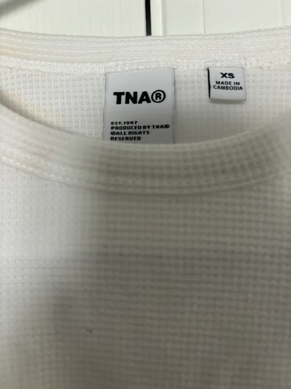 Aritzia Tna Long Sleeve - Image 4