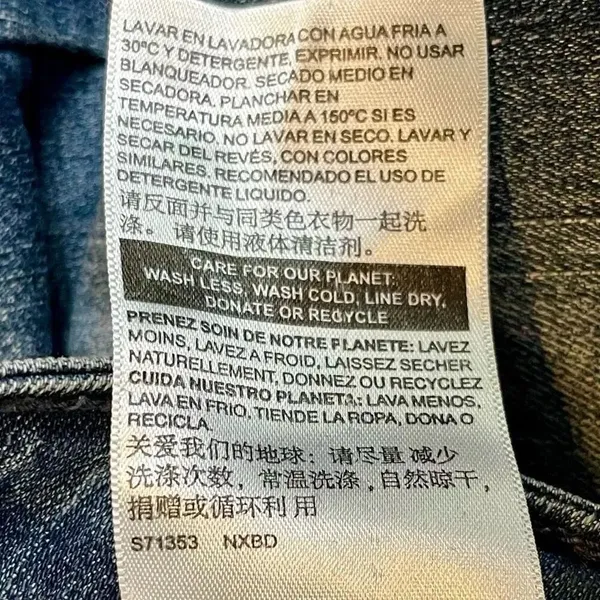 Signature Levi Strauss Gold Mid-Rise Skinny Distressed Jeans 12S - Image 10