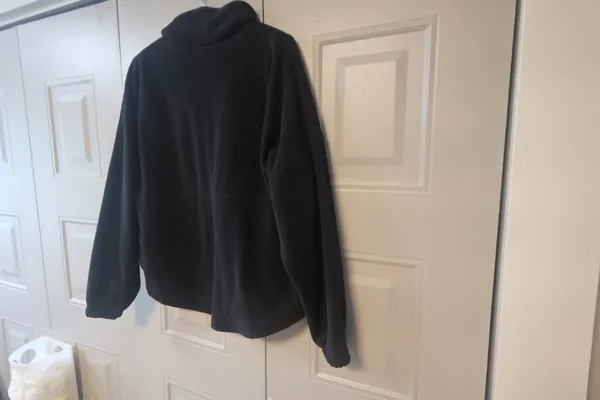 NIKE women's FB5642-010 Polar Fleece Long Sleeve Top Therma-FIT technology in black size small. - Image 7