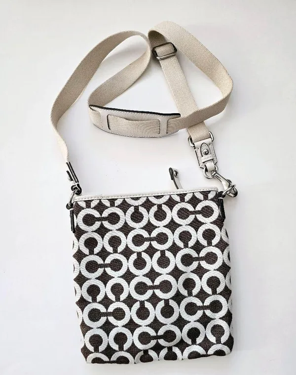Coach Signature Swing Pack Style 43466 Crossbody - Image 2