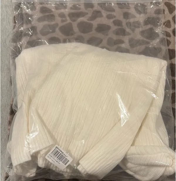 Chunky white Amazon sweater  - Image 5